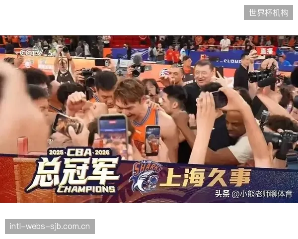 上海男篮时隔24年再夺总冠军,外援古德温荣膺总决赛MVP。 上海男篮时隔24年再夺总冠军,外援古德温荣膺总决赛MVP。